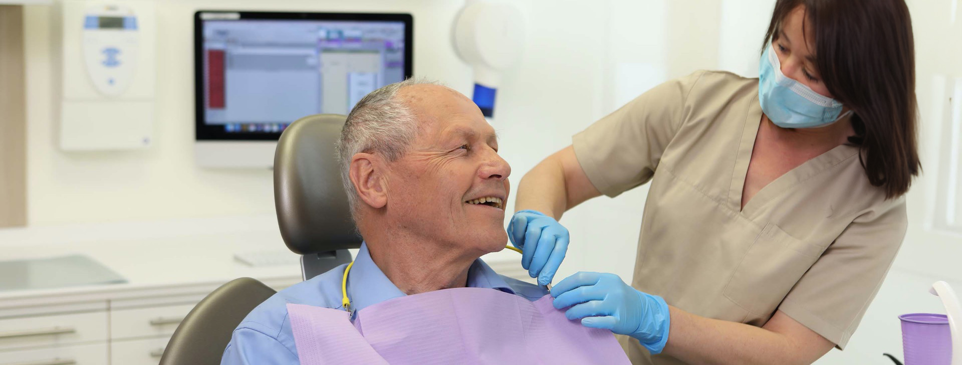 Zahnaerzte_am_Augustaplatz_Feste_Zaehne_an_einem_Tag