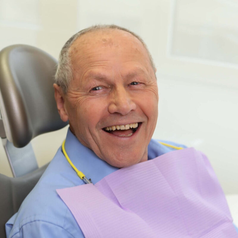 Zahnaerzte_am_Augustaplatz_Feste_Zaehne_an_einem_Tag_Kachel Zahnaerzte_am_Augustaplatz_Feste_Zaehne_an_einem_Tag_Kachel