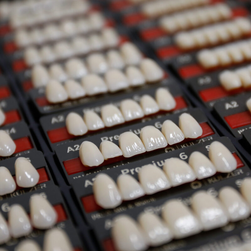 Zahnaerzte_am_Augustaplatz_Zahnersatz_Prothetik_Kachel Zahnaerzte_am_Augustaplatz_Zahnersatz_Prothetik_Kachel