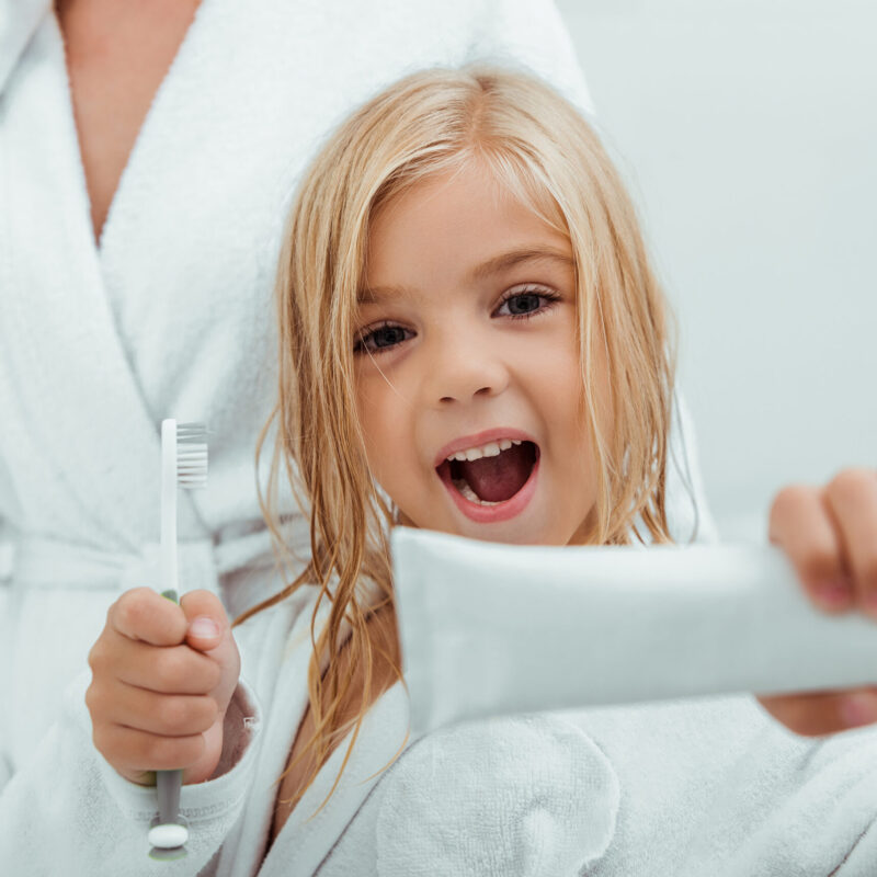 Zahnaerzte_am_Augustaplatz_Fluoridierung_Kachel Zahnaerzte_am_Augustaplatz_Fluoridierung_Kachel