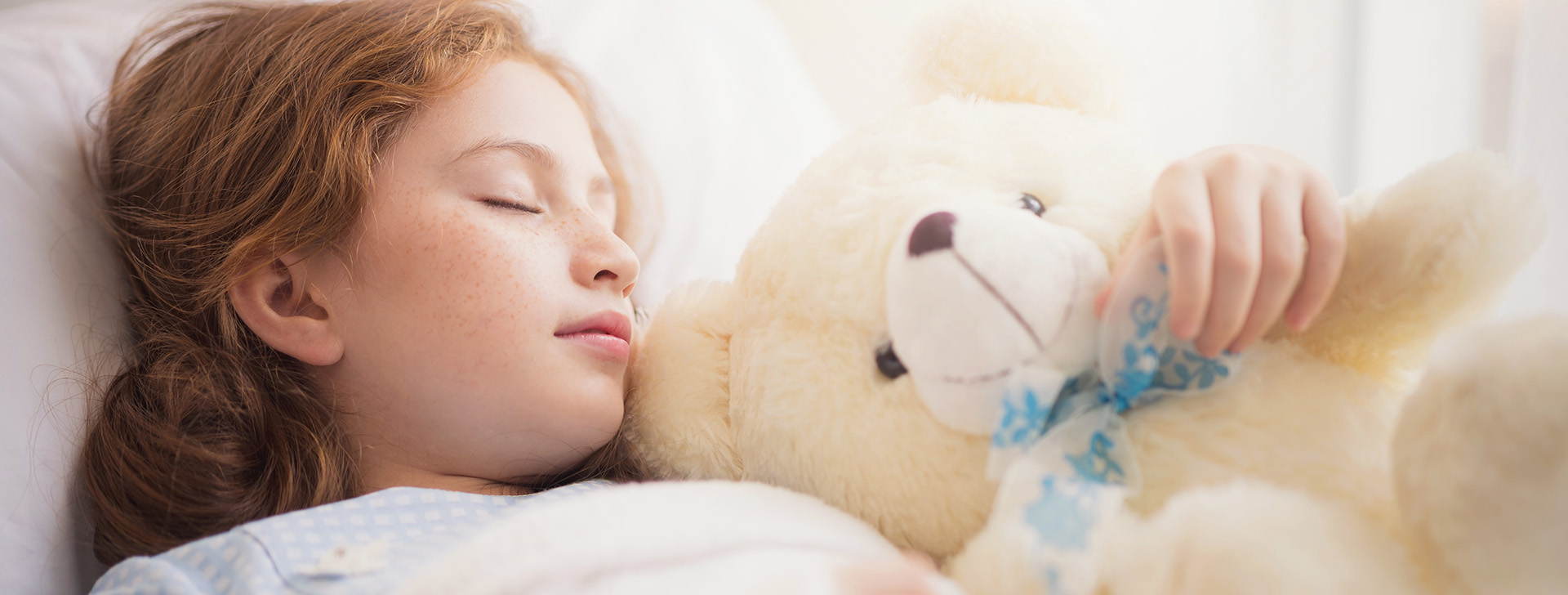 Kind mit Bär Headerbild