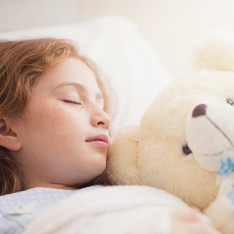 Kind mit Baer_800_800 Kind mit Bär